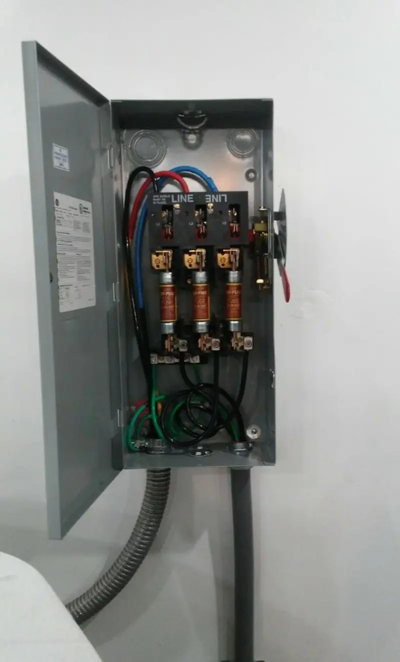 Three-phase disconnect switch installed for Smoke Detector Installation in Green Valley